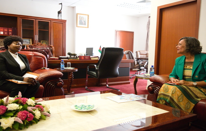 UNFPA Representative, Ms. Nelida Rodrigues in a discussion with the Speaker of Malawi Parliament, Hon. Catherine Gotani Hara ©UN