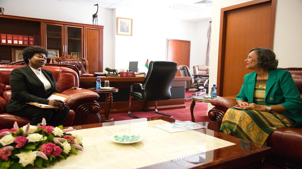 UNFPA Representative, Ms. Nelida Rodrigues in a discussion with the Speaker of Malawi Parliament, Hon. Catherine Gotani Hara ©UN