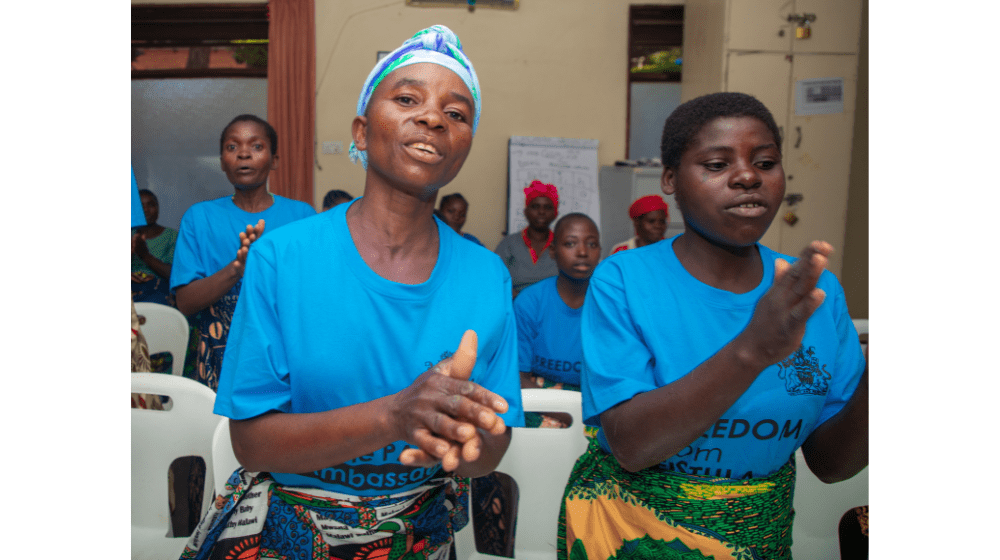 Alefa (R) was retained as patient ambassadors and now goes into communities to do outreach work on behalf of the Centre ©UNFPA/M